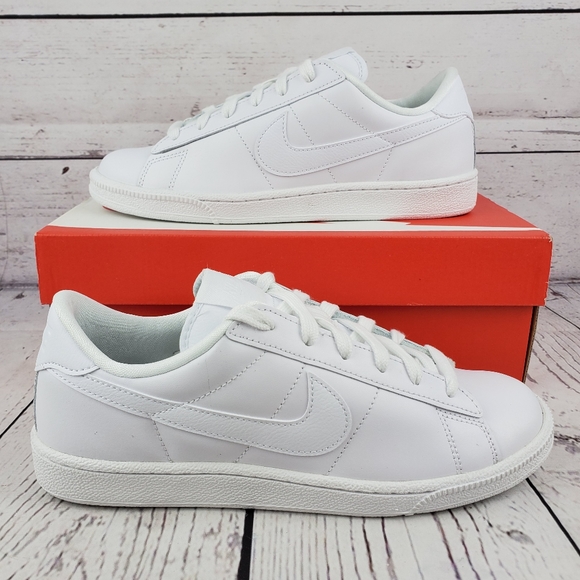 nike womens tennis classic
